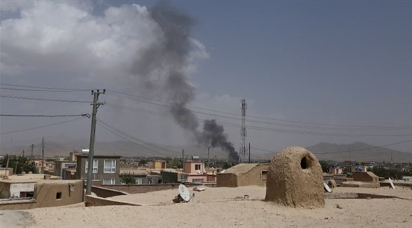 تصاعد الدخان في أفغانستان بعد غارة جوية (أرشيف)