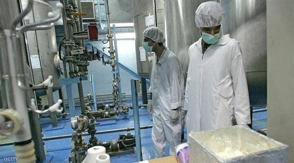 مهندسون إيرانيون في موقع لتخصيب اليورانيوم (أرشيف)