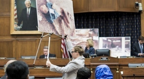 عرض لصور تثبت جرائم الحرب في سوريا في مجلس النواب الأمريكي (أرشيف)