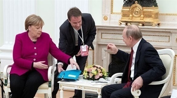 الرئيس الروسي فلاديمير بوتين والمستشارة الألمانية انجيلا ميركل (أرشيف)