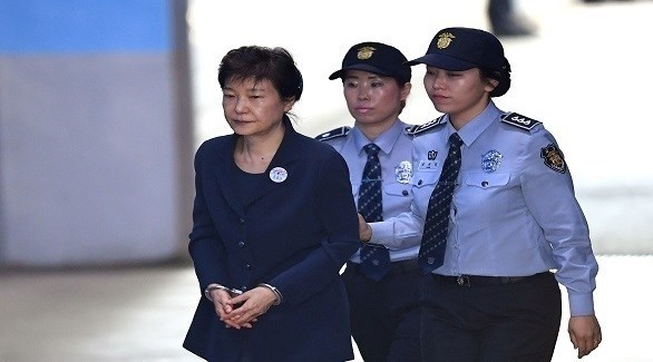 رئيسة كوريا الجنويبة السابقة في طريقها إلى السجن (أرشيف)
