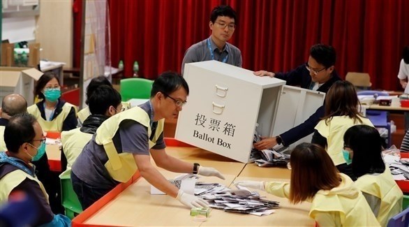 أحد مراكز فرز الأصوات في انتخابات هونغ كونغ التمهيدية (أرشيف)
