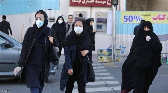 إيرانيات يرتدين الكمامات في طهران خوفاً من كورونا (أرشيف)