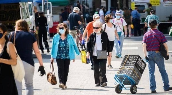 أمريكيون في نيويورك يرتدون الكمامة الصحية خوفاً من كورونا (أرشيف)