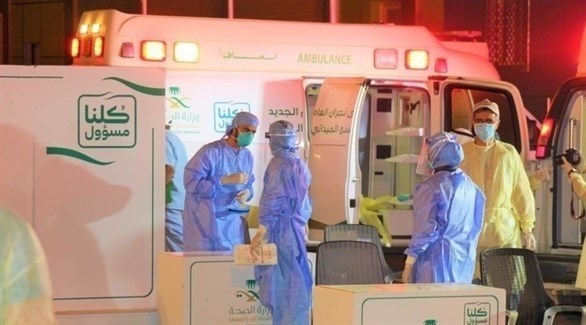 عاملون في مركز فحص صحي سعودي متنقل (أرشيف)