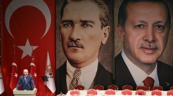 أردوغان متحدثاً خلال أحد مؤتمرات حزب العدالة والتنمية (أرشيف / غيتي)