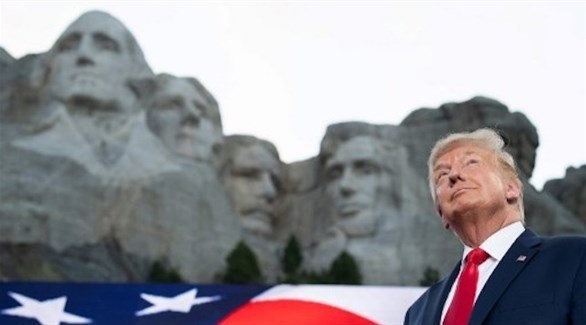 ترامب يلقي خطاباً عند جبل راشمور (أ ف ب)