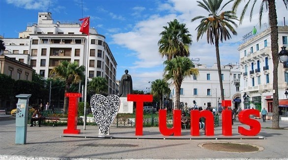 عبارة أحب تونس مكتوبة على المعدن وسط العاصمة (أرشيف)