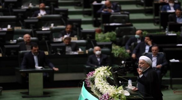 الرئيس الإيراني حسن روحاني خلال تواجده في البرلمان (أرشيف)