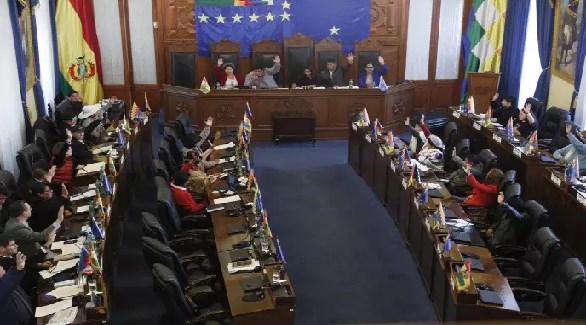 نواب في جلسة عامة بالبرلمان البوليفي (أرشيف)