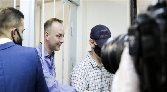  الصحافي الروسي إيفان سافرونوف في قفص الاتهام (تويتر)