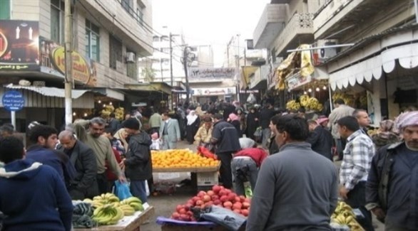أردنيون في أحد الأسواق الشعبية (أرشيف)