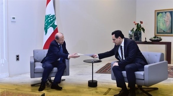 الرئيس اللبناني عون ورئيس الحكومة المستقيل دياب (أرشيف)