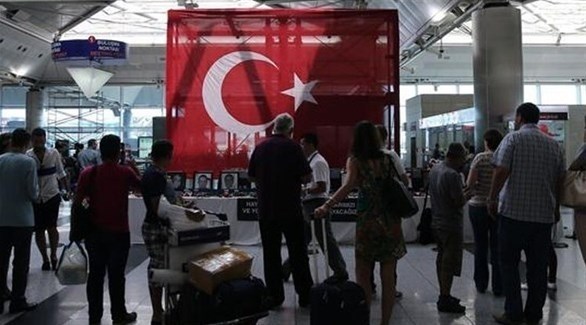مسافرون في مطار تركي (أرشيف)