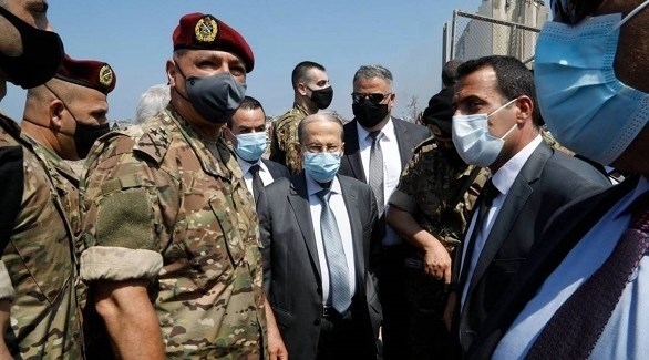 الرئيس اللبناني ميشال عون في مرفأ بيروت بعد الانفجار (أرشيف)