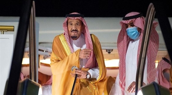 الملك سلمان بن عبد العزيز عند وصوله إلى نيوم (واس)