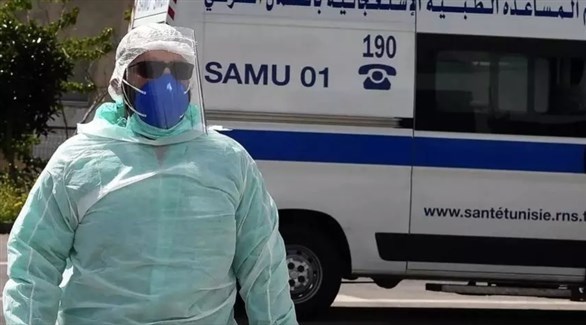 طبيب تونسي يرتدي زياً واقياً من كورونا (أرشيف)