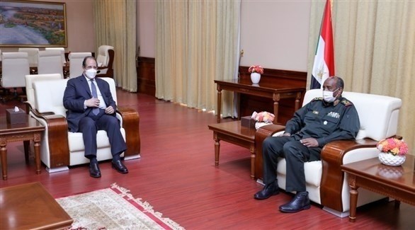 رئيس المجلس الانتقالي في السودان عبد الفتاح البرهان ورئيس الوزراء المصري مصطفى مدبولي (تويتر)