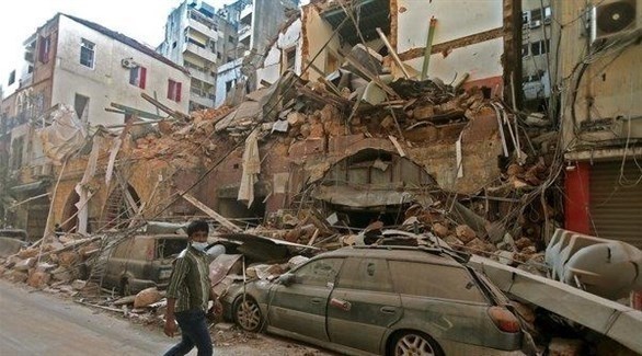 شاب أمام أنقاض بيت هدمه انفجار بيروت (رويترز)