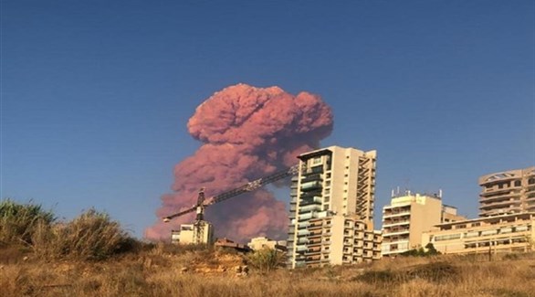 تصاعد عمود النار بعد انفجار بيروت (تويتر)