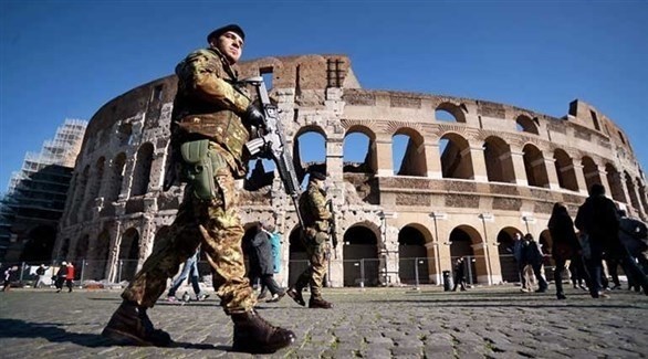 عناصر من الأمن الإيطالي أمام كوليزيوم روما (أرشيف)