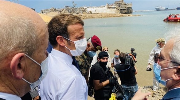 الرئيس الفرنسي إيمانويل ماكرون في مرفأ بيروت اليوم الخميس (تويتر)