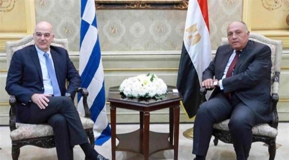 وزير الخارجية المصري سامح شكري ونظيره اليوناني نيكوس دندياس (أرشيف)