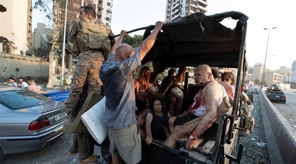 لبنانيون في شاحنة بعد انفجار بيروت (أرشيف)