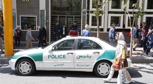 عناصر من الشرطة في أحد الشوارع الإيرانية (أرشيف / غيتي)