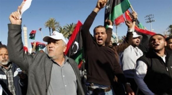 ليبيون يتظاهرون ضد حكومة الوفاق (تويتر)