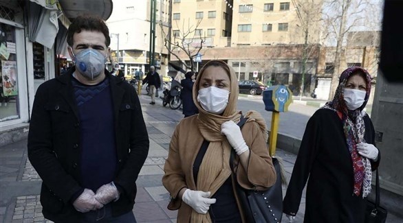 أشخاص يرتدون الكمامات في إيران (أرشيف)