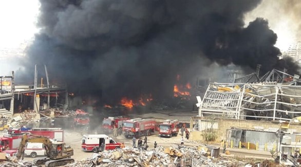 تصاعد الدخان الكثيف في ميناء بيروت بعد اندلاع حريق اليوم (تويتر)