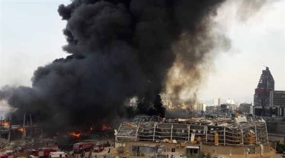 تصاعد أعمدة الدخان في مرفأ بيروت بسبب الحريق اليوم (تويتر)