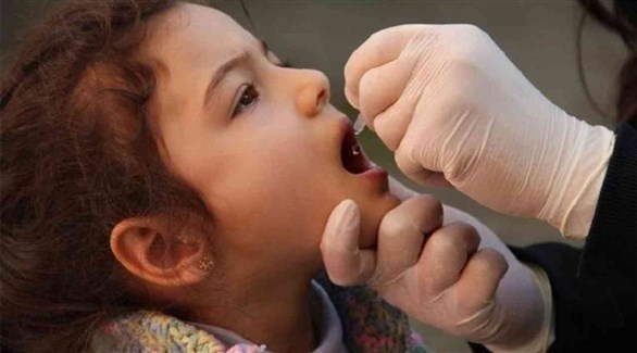تطعيم طفلة ضد شلل الأطفال (أرشيف)