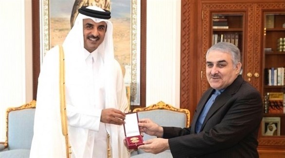 أمير قطر الشيخ تميم بن حمد والسفير الإيراني المغادر محمد علي سبحاني  (أرشيف)