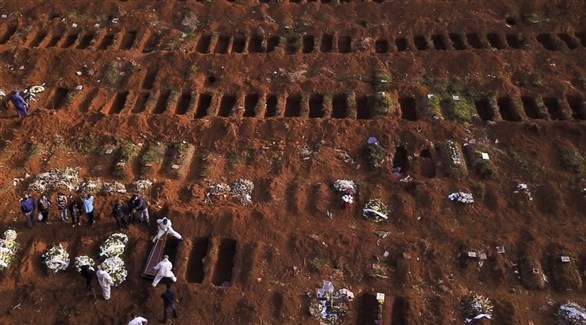 مقبرة لمتوفين بكورونا في البرازيل (أرشيف)