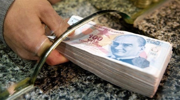 رزمة مالية من العملة التركية (أرشيف)