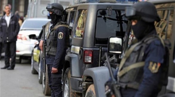 شرطيان مصريان في عملية أمنية سابقة (أرشيف)