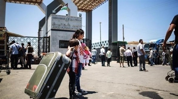 مسافرون فلسطينيون على معبر رفح (أرشيف)