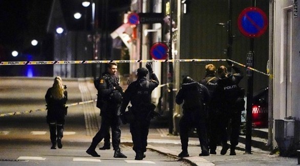 الشرطة السويدية في موقع الجريمة (أ ب)