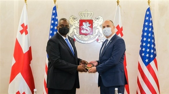 وزير الدفاع الأمريكي لويد أوستن ورئيس الوزراء الجورجي إيراكلي غاريباشفيلي (أ ف ب)