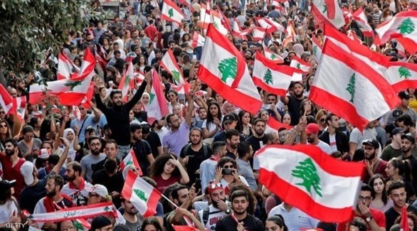 لبنانيون خلال مظاهرة في بيروت (أرشيف)