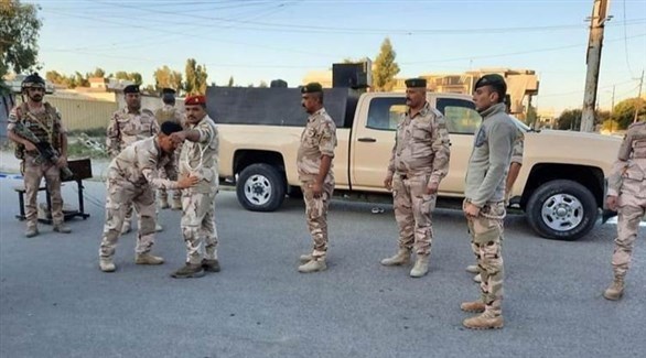 جنود من الجيش العراقي خلال التصويت في الانتخابات (أرشيف)