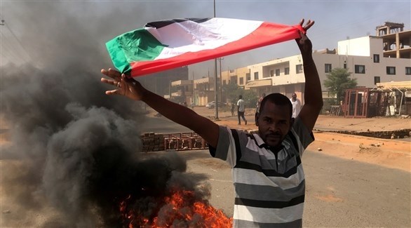متظاهر في السودان (أرشيف)