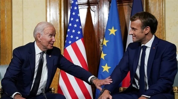 الرئيسان الفرنسي إيمانويل ماكرون والأمريكي جو بايدن (رويترز)