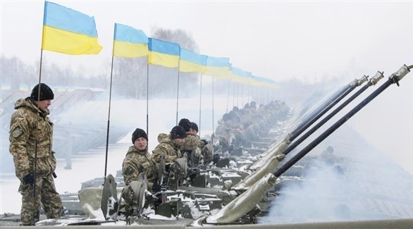 قوات أوكرانية على الحدود مع روسيا (رويترز)