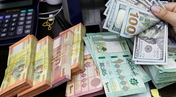 أوراق نقدية لعملة الدولار والليرة اللبنانية (أرشيف)