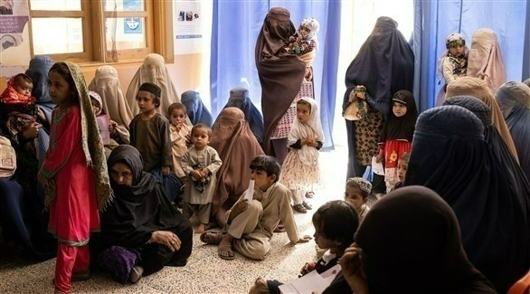 أفغان داخل منشأة لبرنامج الغذاء العالمي في قندهار.(نيويورك تايمز)
