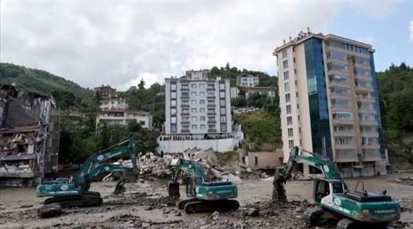 إزالة ركام مبنى جراء زلزال سابق في تركيا (أرشيف)