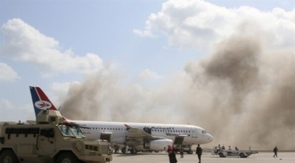 لحظة استهداف طائرة الحكومة اليمنية في عدن (أرشيف)